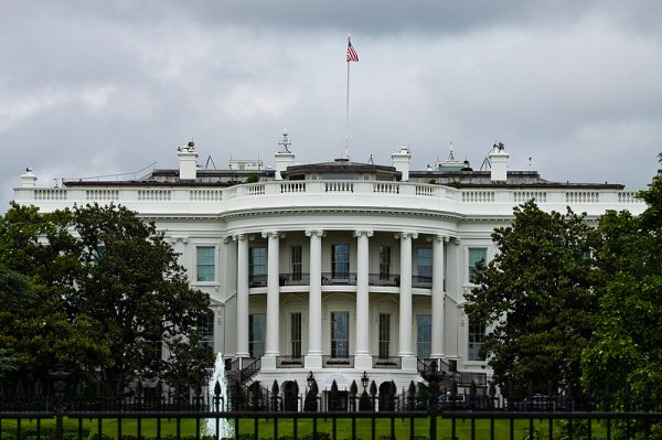 仁信配资 就市论市丨金价疯涨 美国股债汇“三杀” “抛售美国”交易火力全开